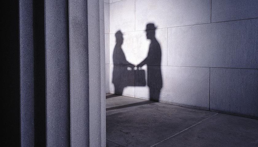 在线视频中文字幕 无边无际的文字白色与深蓝海报