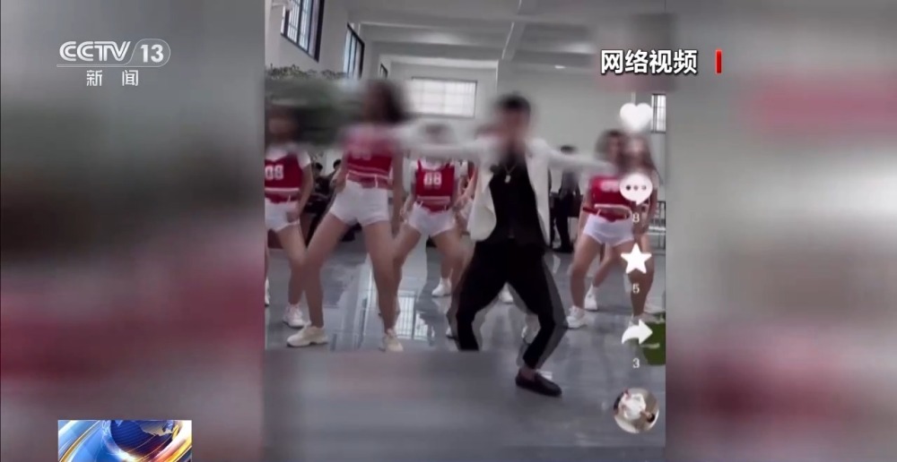 高挑 总会多看两眼他们的高挑鞋子海报