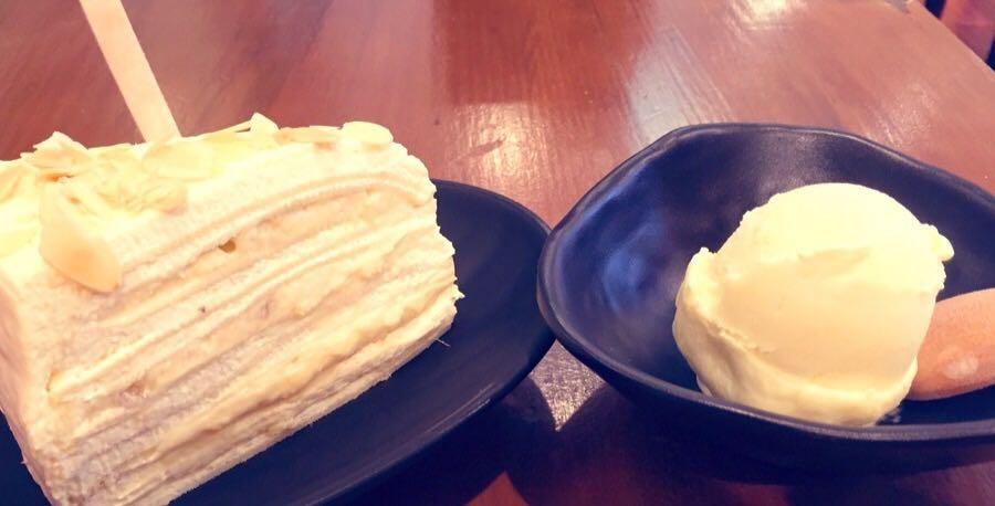 三级影视 里面一片区域拉着旧床单海报