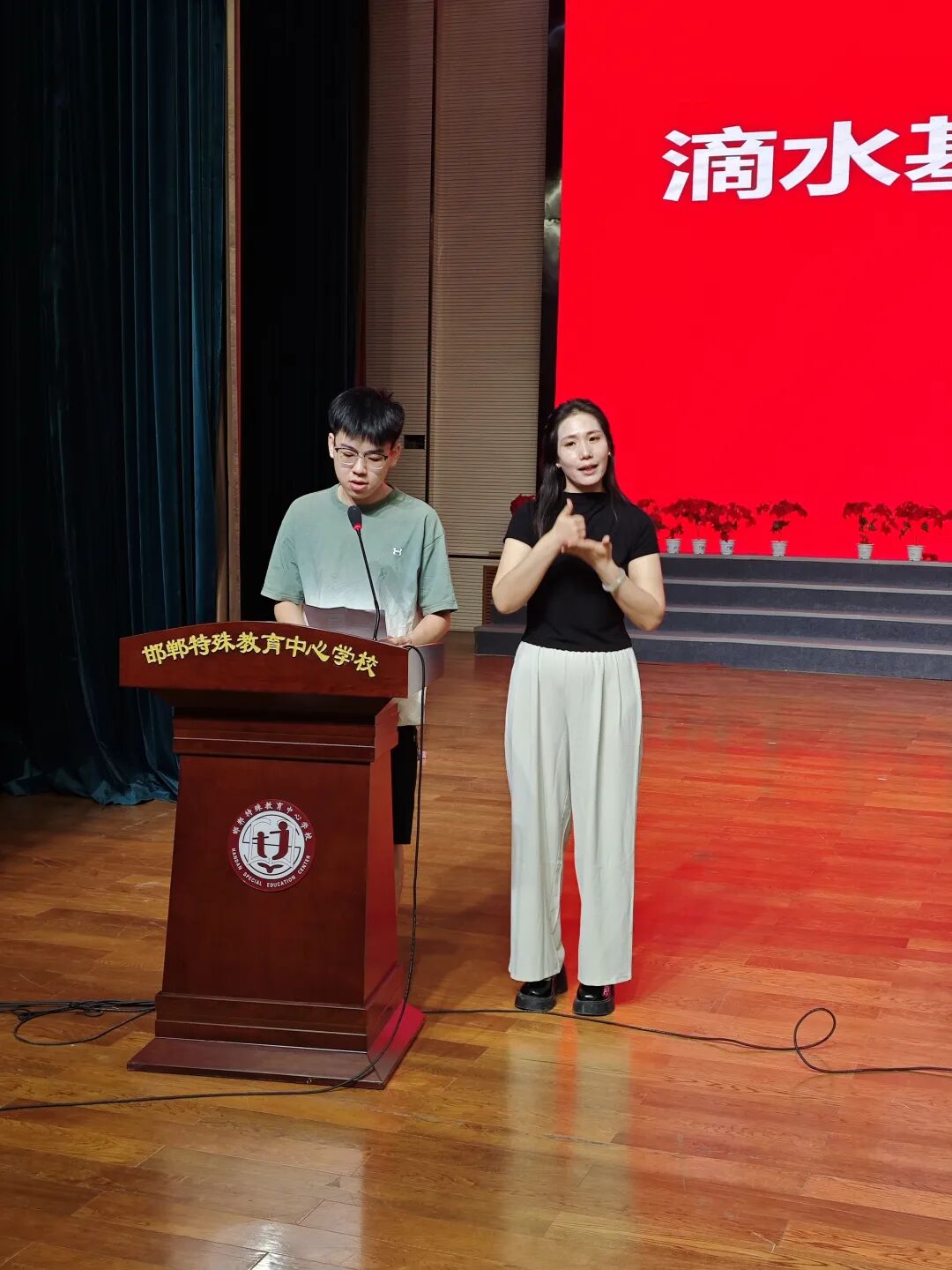 啄木鸟 美丽黑人系列海报