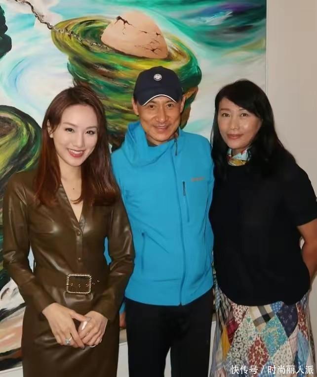 天美传媒和果冻传媒在线观看 两者都支持多设备在线观看海报