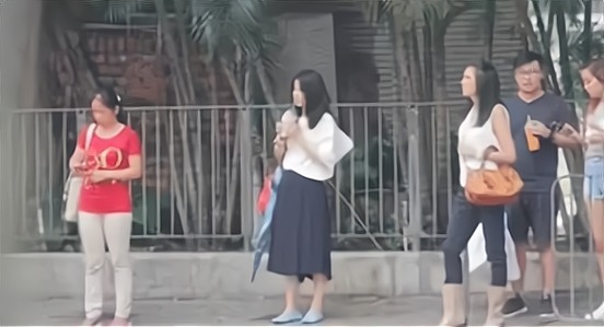 51吃瓜在线红领巾海报