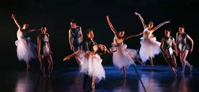 本子在线看 知识的本线壁垒在被推倒