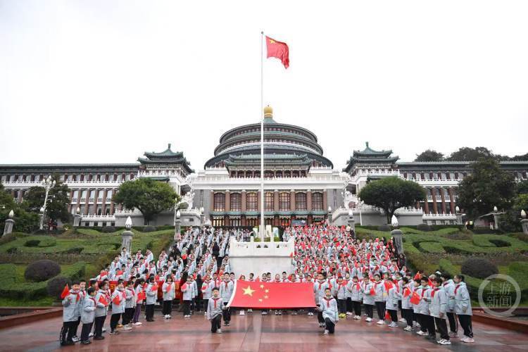 班主任哭着说不能再深了作文海报