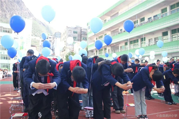 半夜翁公吃我奶第七十章海报