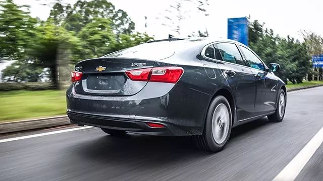 国内精品美女A∨在线播放海报