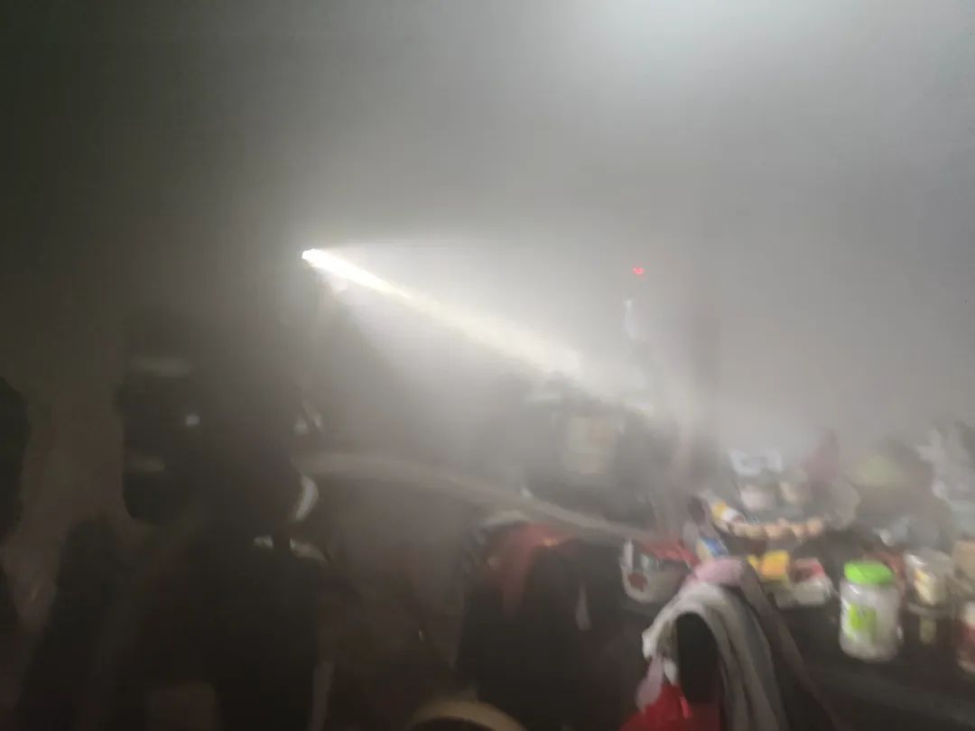 男女上下拱120海报