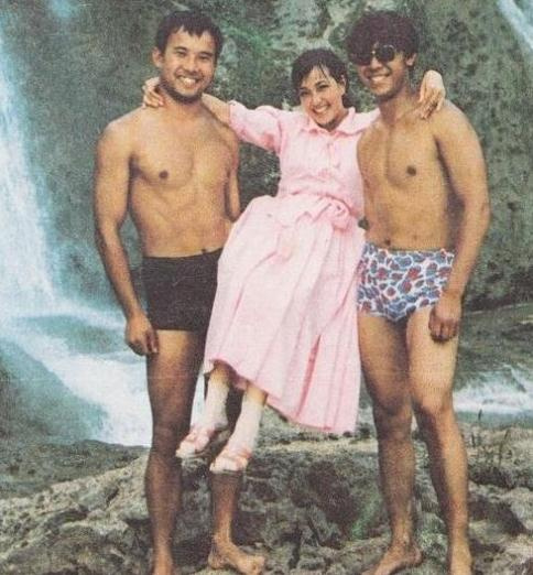 男男动漫观看海报