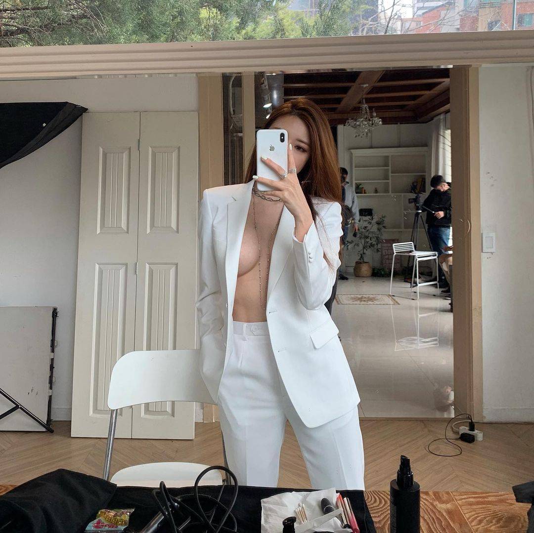 啄木鸟女仆服务 仆服绿帽啄木鸟眼中的啄木虫