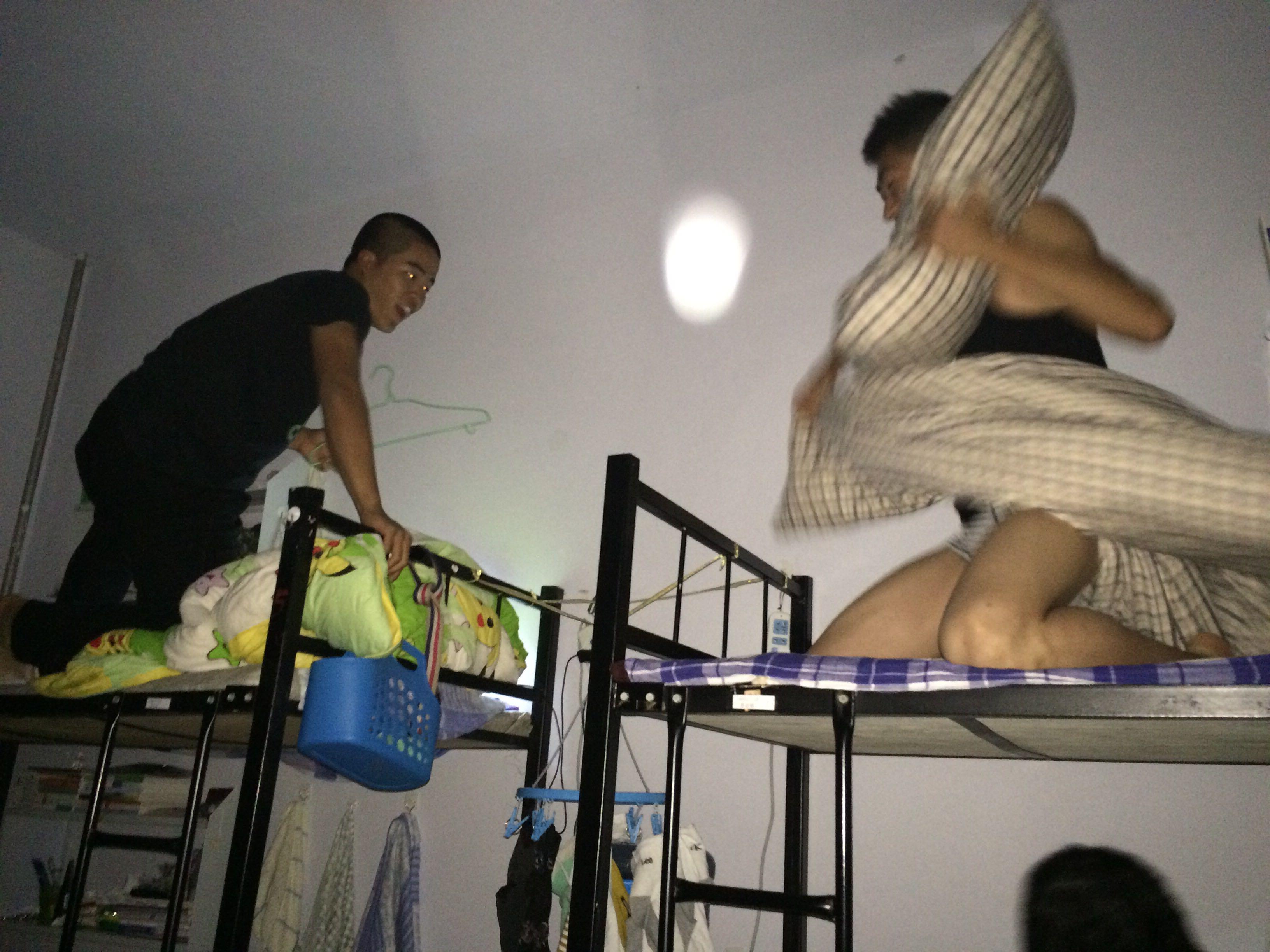 暗网禁地电脑版 暗网进行警示性教育海报