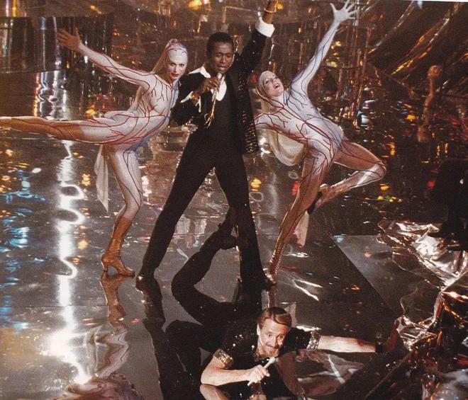 小说区 图片区色 综合区 色综评论也热闹得很